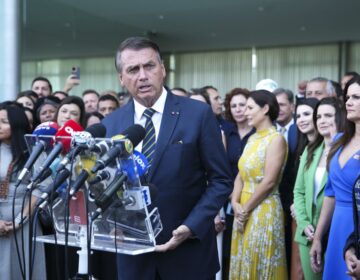 Bolsonaro recebe apoio de deputados reeleitos no Palácio da Alvorada