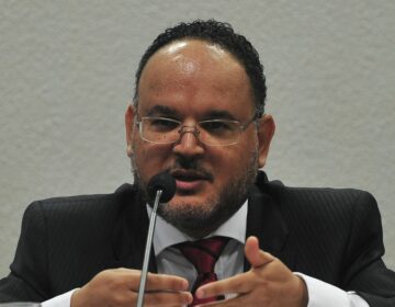 Ex-ministro Henrique Paim coordenará educação na equipe de transição