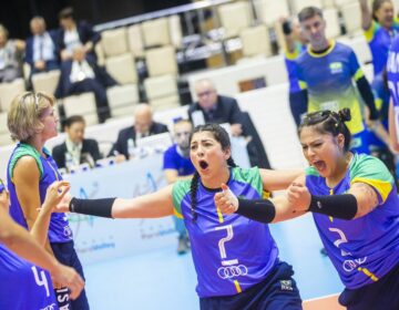 Seleção feminina conquista título mundial inédito no vôlei sentado