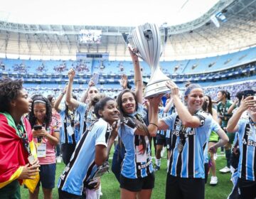 Grêmio e Botafogo superam rivais e conquistam Estaduais femininos