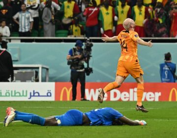 Holanda estreia com vitória de 2 a 0 sobre Senegal