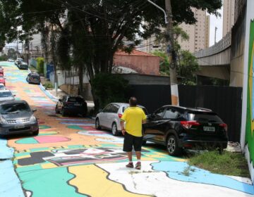 Moradores de São Paulo decoraram rua para a Copa do Mundo