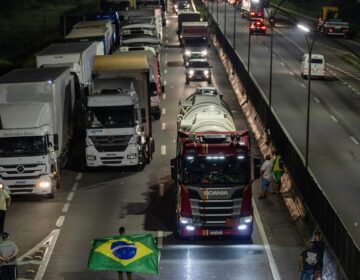 Governadores ordenam desobstrução de rodovias bloqueadas