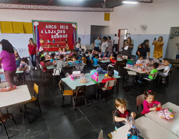 Alunos da E. M. Fernão Dias Paes realizam projeto de doação de brinquedos