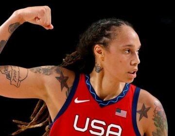 Brittney Griner é solta após troca de prisioneiros entre Rússia e EUA