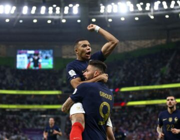 Artilheiros Giroud e Mbappé fazem França avançar: 3 a 1 na Polônia