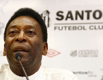 Pelé está em quarto comum e tem quadro estável, segundo boletim médico