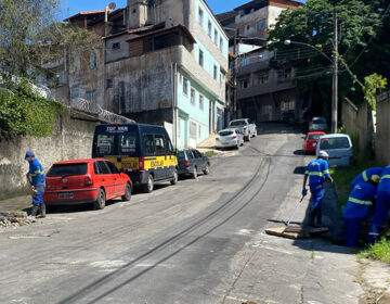 Bairro Santa Terezinha recebe mais 150 metros de redes de esgoto remodeladas