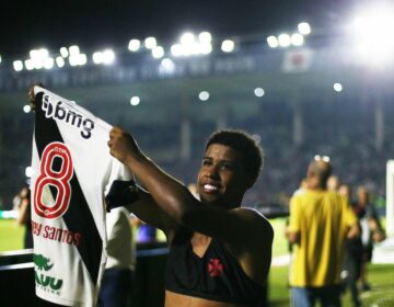 Vasco confirma ida do jovem volante Andrey Santos para o Chelsea