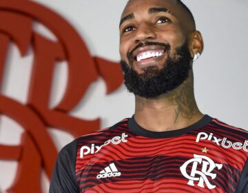 Meio-campista Gerson retorna ao Flamengo com contrato até 2027