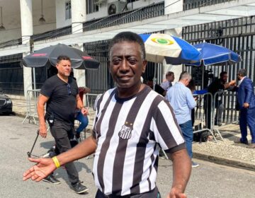 Sósia de Pelé recorda experiências e quer seguir homenageando o Rei