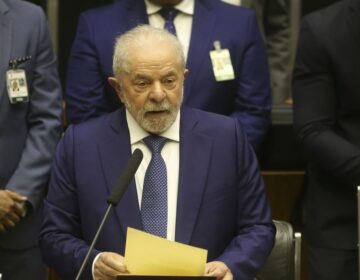 Em seu primeiro dia como presidente, Lula assina 52 decretos e 4 MPs