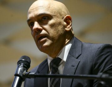 Moraes abre inquérito contra governador e ex-secretário do DF