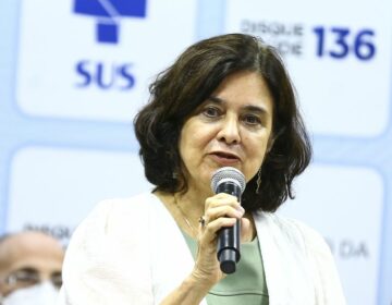 Nísia Trindade assume Saúde e diz que gestão será pautada pela ciência