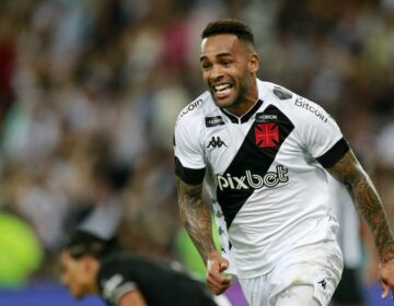 Vasco vence Botafogo no Maracanã para entrar no G4 do Carioca