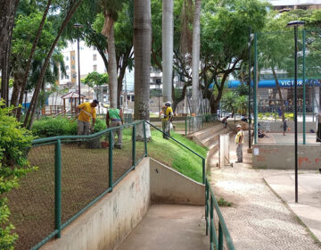 PJF atende 19 praças da cidade com limpeza e poda de grama em três dias.