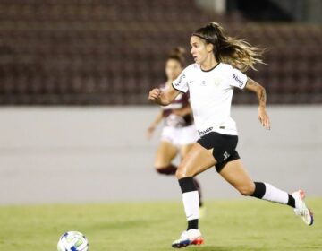 Corinthians bate Ferroviária e assume liderança do Brasileiro Feminino