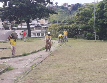 PJF atende praça do bairro Monte Castelo e outros 17 espaços com poda de grama nesta quarta-feira, 8