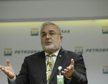 Presidente da Petrobras diz que pode reduzir preço da gasolina