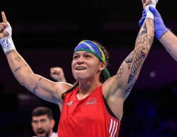 Beatriz Ferreira sobra na final e fatura bicampeonato mundial de boxe