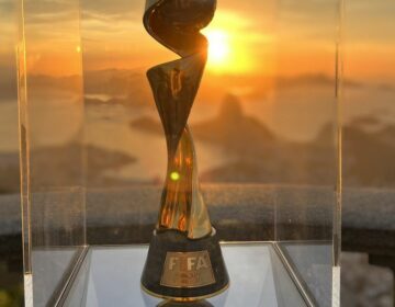 Futebol feminino: taça da Copa do Mundo é exibida no Corcovado, no Rio