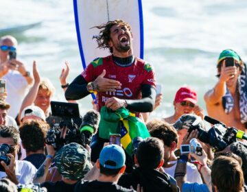 Brasileiro João Chianca vence etapa de Portugal do Mundial de surfe