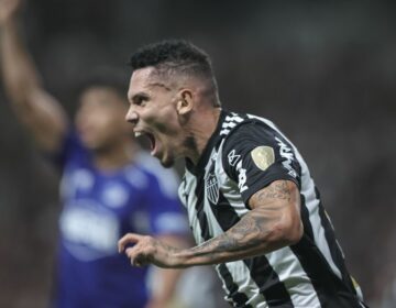 Paulinho decide e Atlético-MG chega à fase de grupos da Libertadores