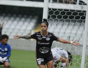 Patrícia Sochor leva Ferroviária à liderança do Brasileiro Feminino