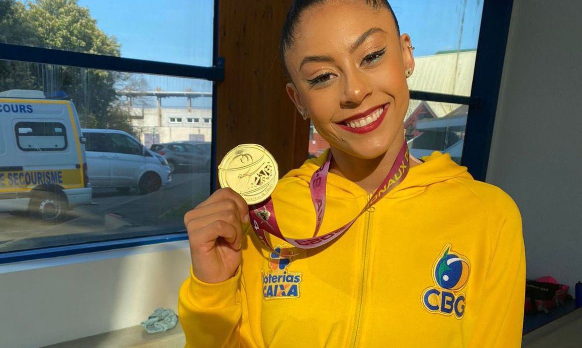 Campeão mundial, vôlei sentado feminino faz intercâmbio visando