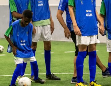 Após migrar do goalball para o futebol de cegos, aluno da Escolinha treina com Seleção de base