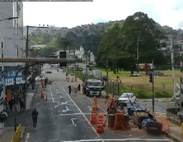 Linha férrea da Rua Benjamin Constant está totalmente interditada para veículos