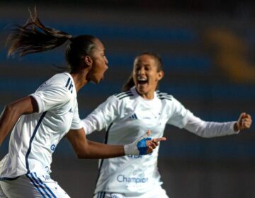 Cruzeiro bate Flamengo por 3 a 1 no Brasileiro Feminino