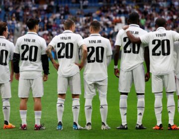 Vinicius Júnior recebe apoio durante jogo do Real Madrid