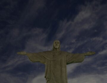 Cristo Redentor apaga luzes por uma hora em solidariedade a Vini Jr.