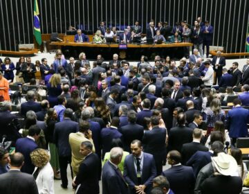 Câmara suspende trechos de decretos de Lula sobre saneamento