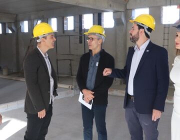 Governador vistoria obras da ala de oncologia da Santa Casa de Patos de Minas