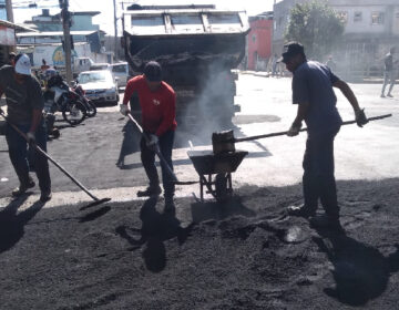 Cerca de 24 vias são atendidas pela operação tapa-buracos nesta quinta, 22