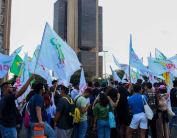 Estudantes fazem ato no Banco Central pela queda na taxa de juros