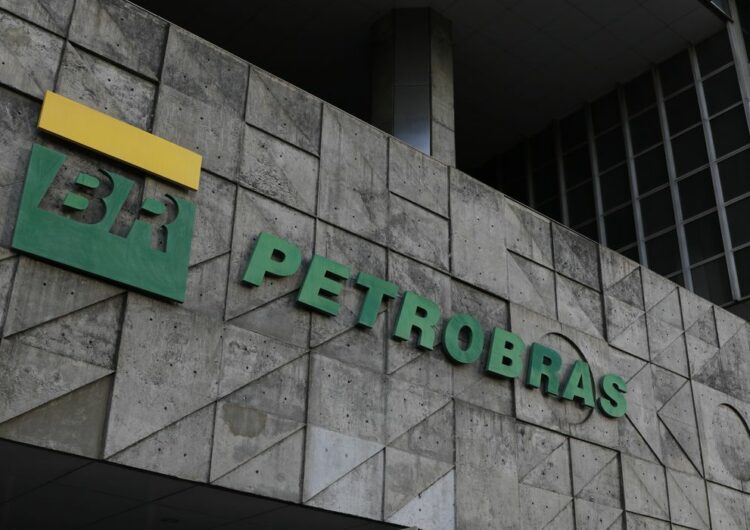 Petrobras bate recorde de produção de gasolina e diesel S10 em junho