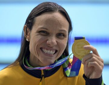 Mundial de natação: Carol Santiago e Cecília Araújo conquistam ouro