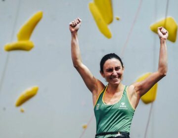 Marina Dias leva ouro inédito para o Brasil no Mundial de Paraescalada