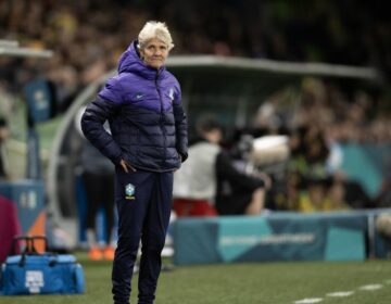 Sundhage atribui eliminação a jogo lento e demora nas substituições