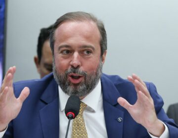 Câmara quer ouvir ministro sobre política de preços da Petrobras