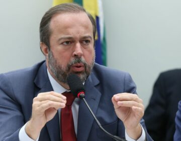 Ministro de Minas e Energia nega politização do apagão