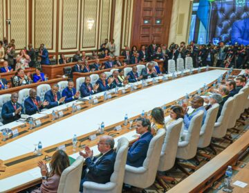 Na Assembleia Nacional de Angola, Lula homenageia Mãe Bernadete