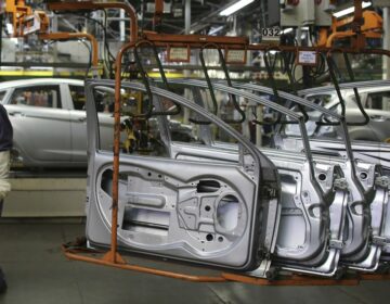 Produção industrial cai 0,6% de junho para julho