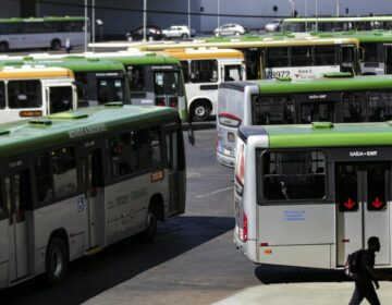 Volume de serviços cai 0,9% em agosto