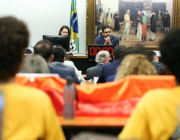 Comissão da Câmara aprova projeto que proíbe casamento homoafetivo