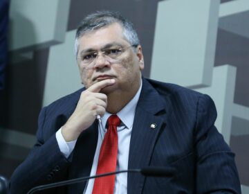 Dino não comparece à comissão da Câmara e quer ser ouvido em plenário