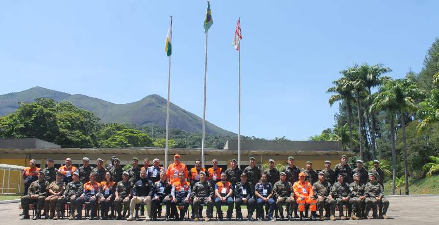 Prefeito e representantes do Exército discutem instalação do